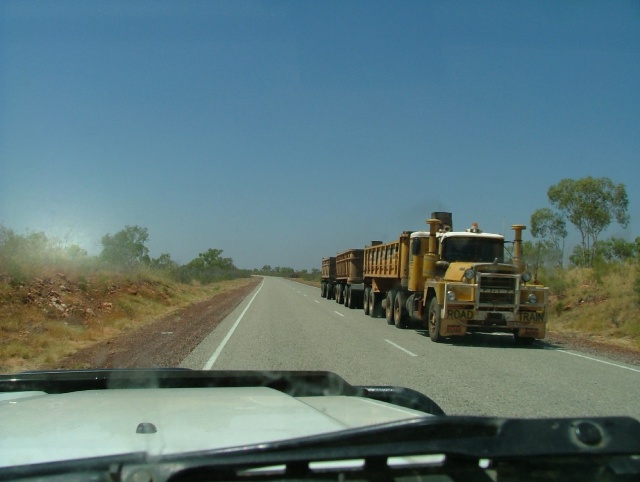 Les monstrueux road trains, omniprésents sur les routes de l'Outback et terriblement impressionnants dans la poussière