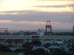 Le port de Freemantle, Totoy est caché dans un de ces containers