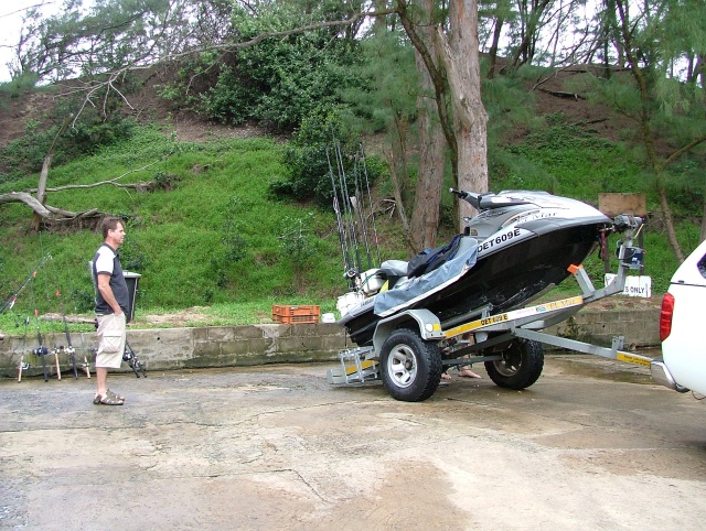 Certains pêchent en jet-ski avec un sacré attirail