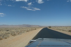 Nous avon rejoint un goudron impeccable pour traverser le magnifique désert du Namib