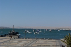 De nombreux bateaux de plaisance agrémentent la baie de Luderitz