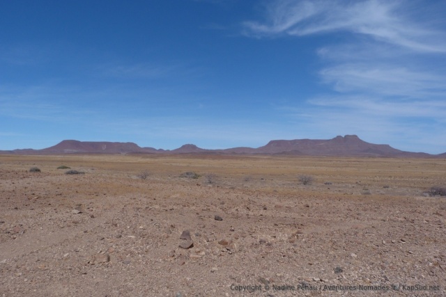 Comme on fait le tour du massif de Brandberg, on peut l'admirer sous toutes les coutures