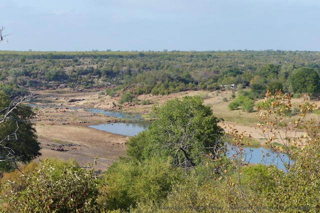 De nombreux points de vue permettent d'admirer la rivière et son maigre filet d'eau