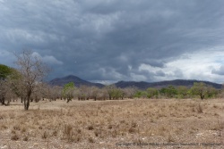 Le ciel menaçant annonce la saison des pluies