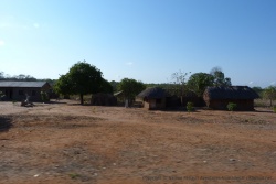 Village qu'on rencontre sur le bord de la route