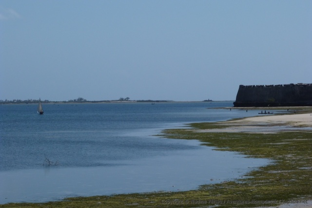 A l'autre bout de l'île, la forteresse de Sao Sebastiao pointe son nez