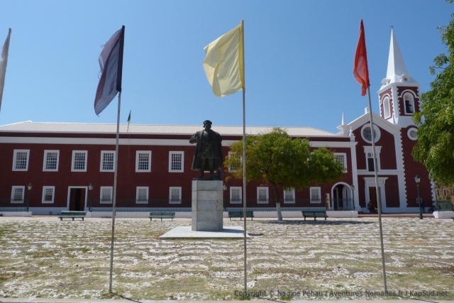 La statue de Vasco de Gama érigée devant l'ancien palais du gouverneur