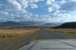 Le massif du Drakensberg commence à se profiler au loin