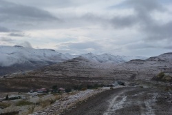 Les environs sont couverts de neige, c'est très beau mais surtout très inquiétant