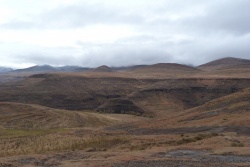 Les paysages semblent désolés sous ce ciel plombant