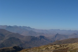 On passe d'une chaine de montagnes à une autre