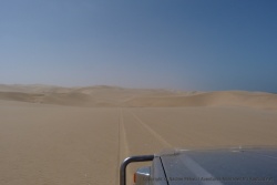 Si on ne peut plus longer la côte, il va falloir traverser ces impressionnantes dunes