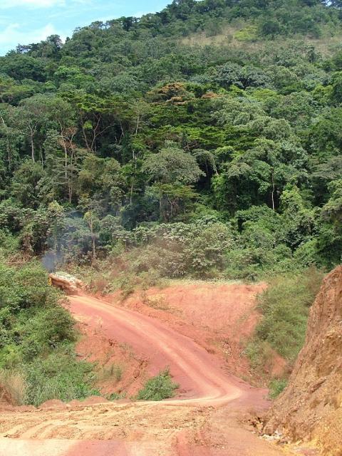 n des nombreux grumiers sur la piste des Malaisiens