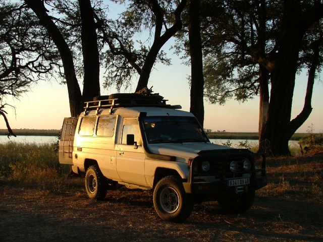 Camping sur rivière à Chobe