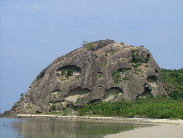 Etrange formation rocheuse à Kuata