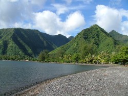 La magnifique plage de Teahupoo