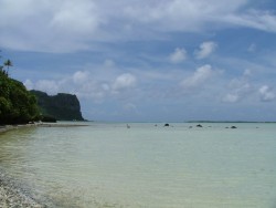 Il faut se frayer un chemin sur la plage