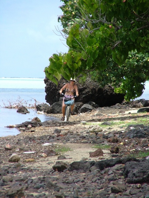 Sur les plages ou sur les pistes, Maupiti dévoilent ses charmes à qui s'en donne la peine